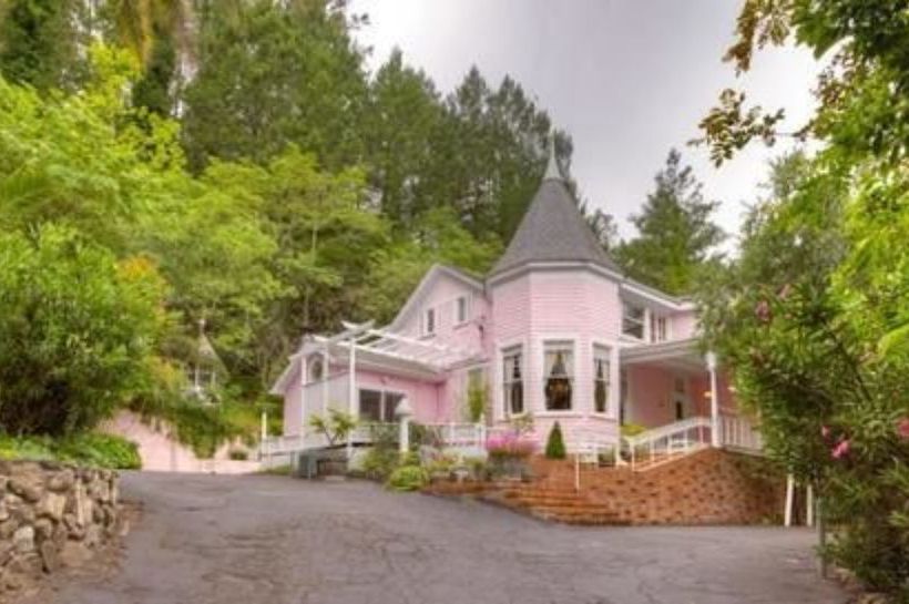 مبيت وإفطار The Pink Mansion