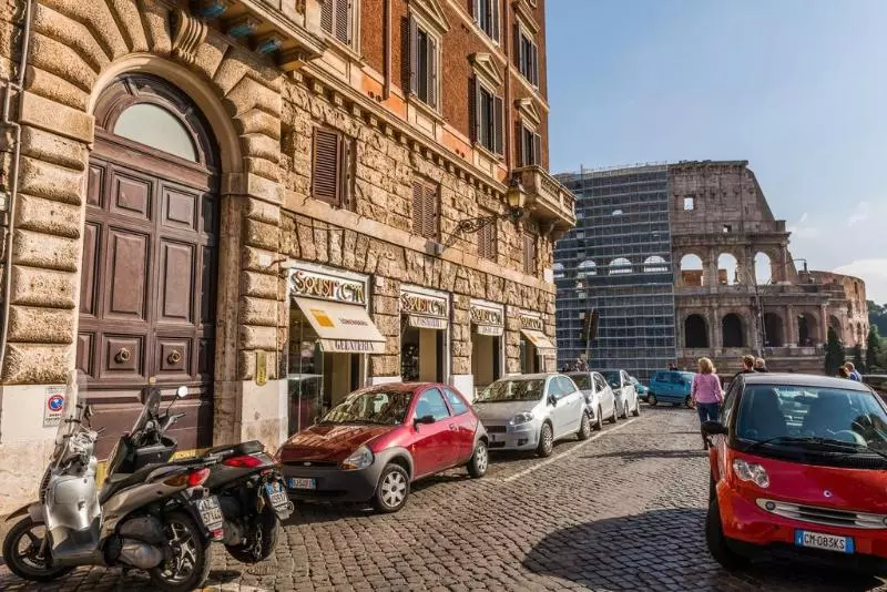 Colosseum Street