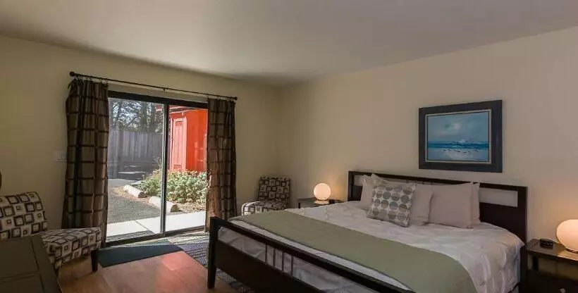 住宿加早餐  Cottages At Little River Cove