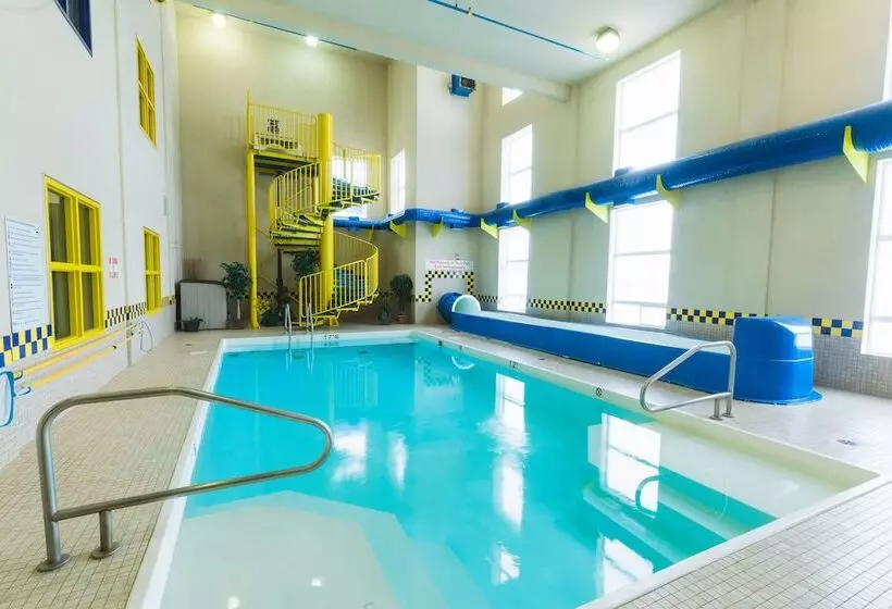 Отель Redwood Inn & Suites