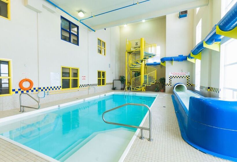 Hotel Redwood Inn & Suites