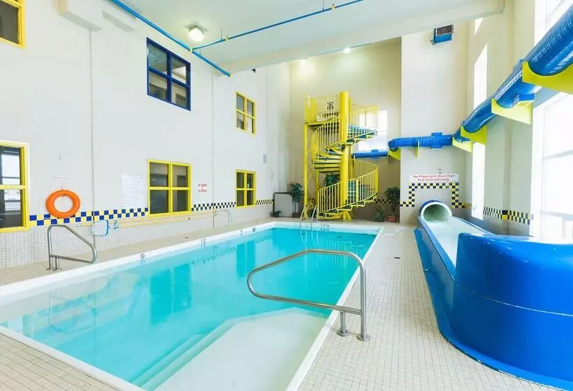 Отель Redwood Inn & Suites