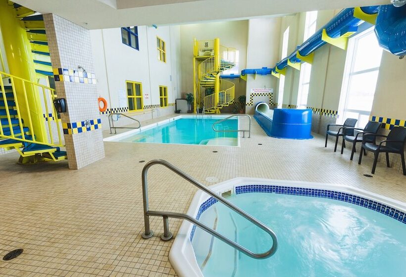 Hotel Redwood Inn & Suites