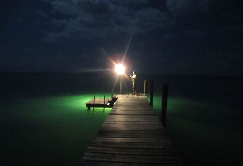 هتل St. George's Caye Resort