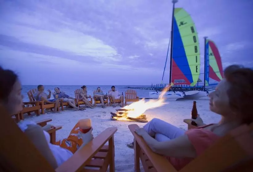 Hotel St. George's Caye Resort