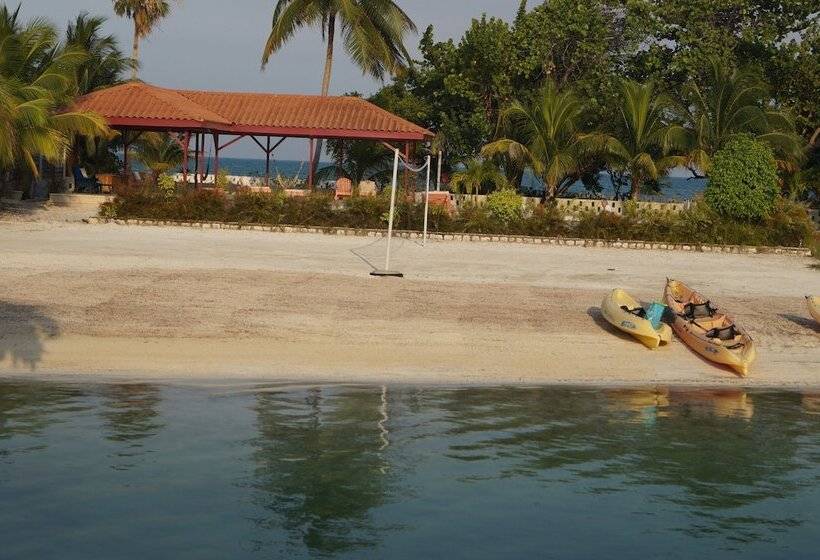 هتل St. George's Caye Resort