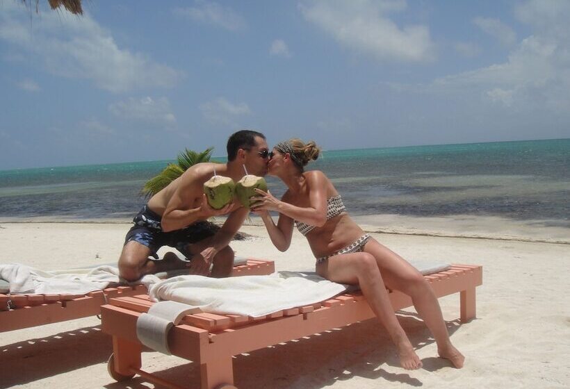 هتل St. George's Caye Resort