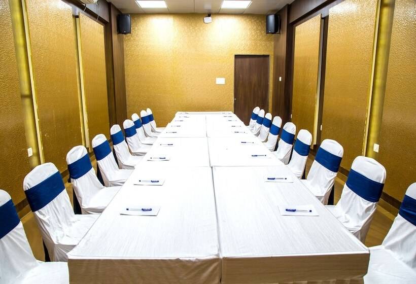 فندق Tip Top Plaza