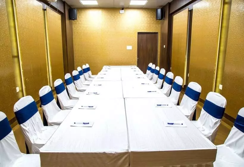 Отель Tip Top Plaza