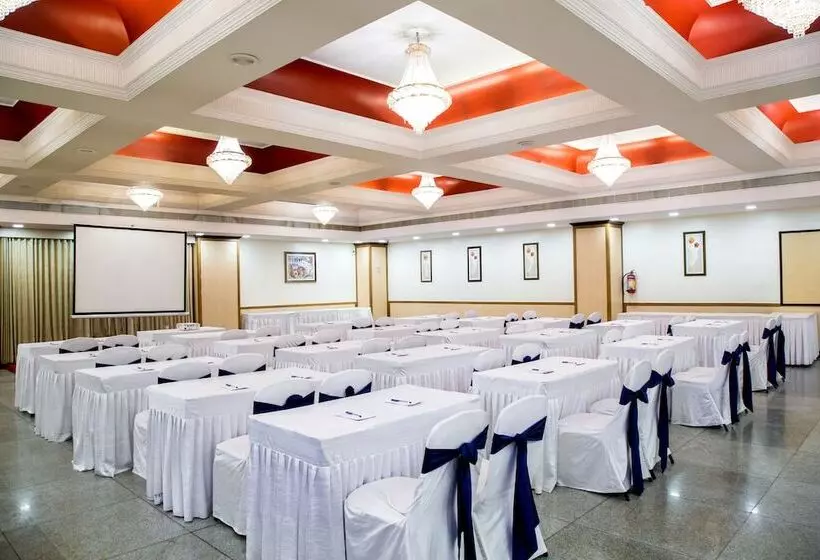 Отель Tip Top Plaza