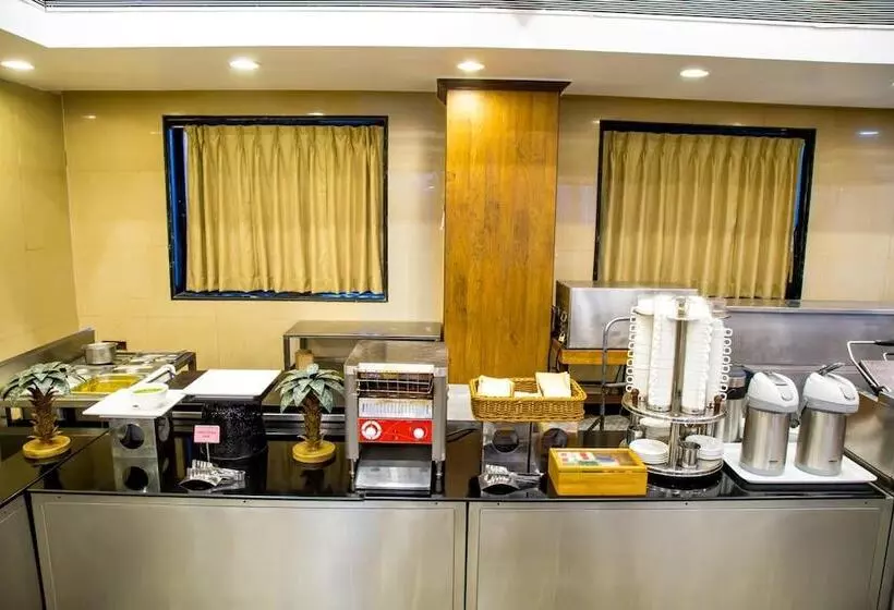 Отель Tip Top Plaza