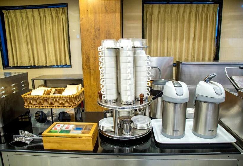 فندق Tip Top Plaza