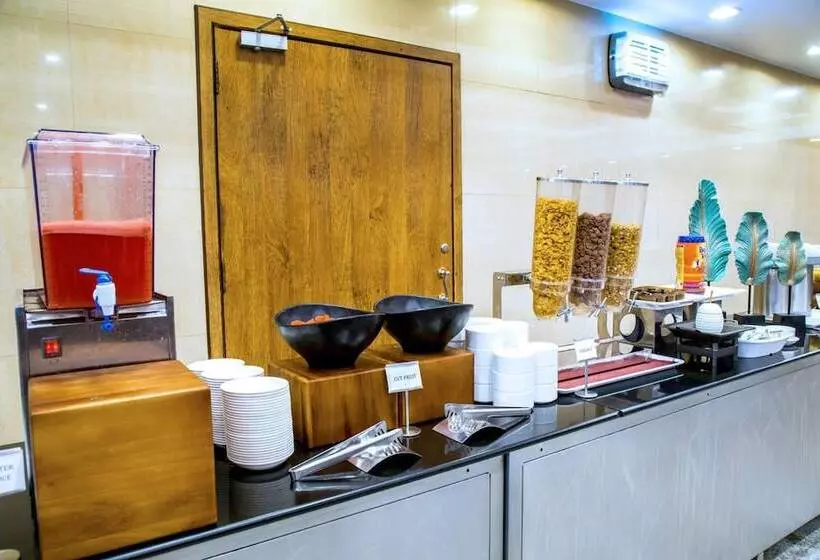 Отель Tip Top Plaza