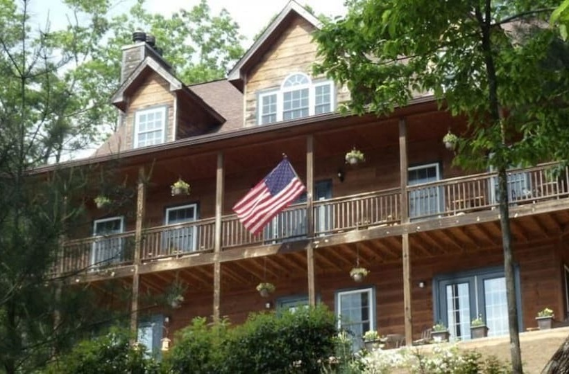 Long Mountain Lodge Bed & Breakfast