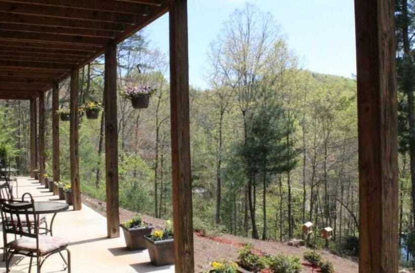 Long Mountain Lodge Bed & Breakfast