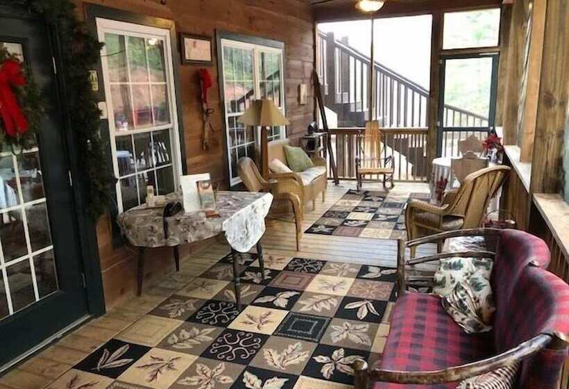 Long Mountain Lodge Bed & Breakfast