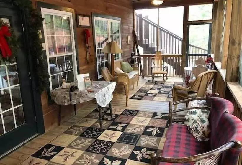 Long Mountain Lodge Bed & Breakfast