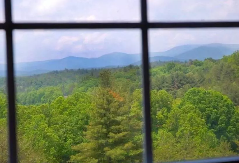 Long Mountain Lodge Bed & Breakfast