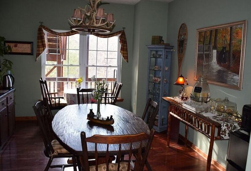 Long Mountain Lodge Bed & Breakfast