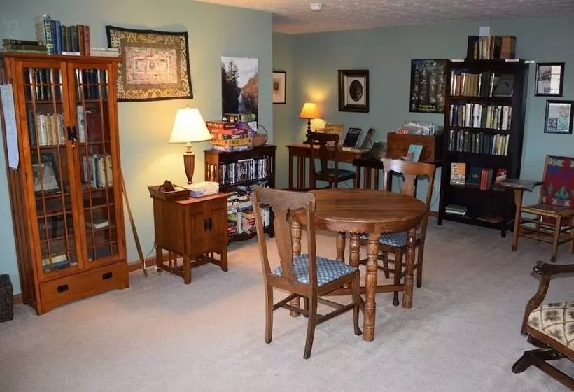 Long Mountain Lodge Bed & Breakfast