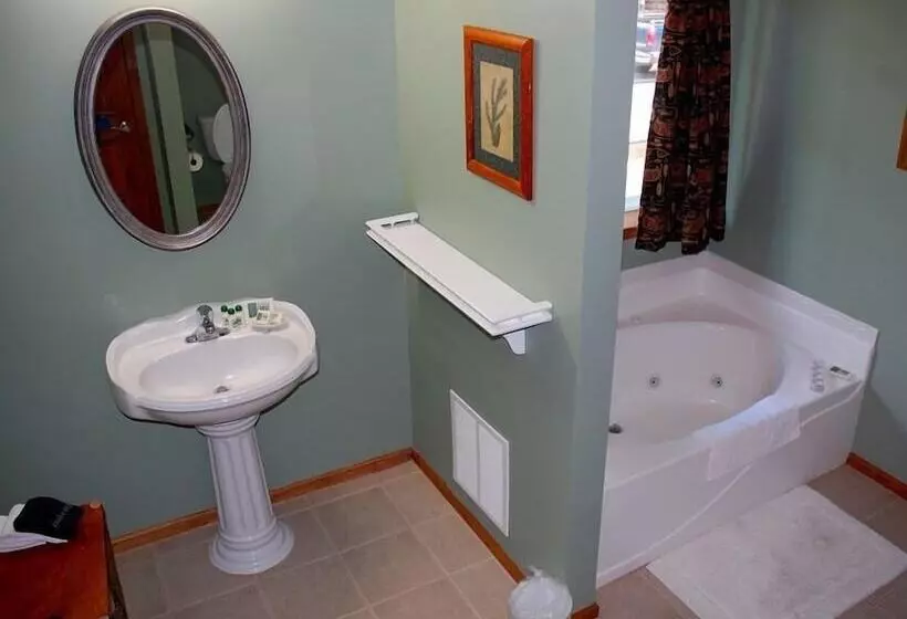 Long Mountain Lodge Bed & Breakfast