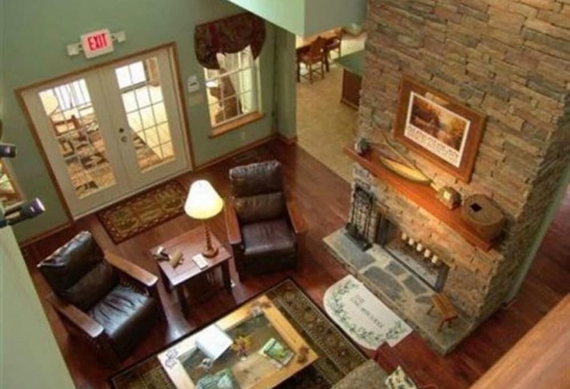 Long Mountain Lodge Bed & Breakfast