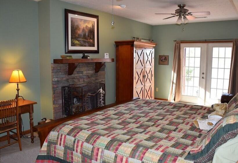 Long Mountain Lodge Bed & Breakfast