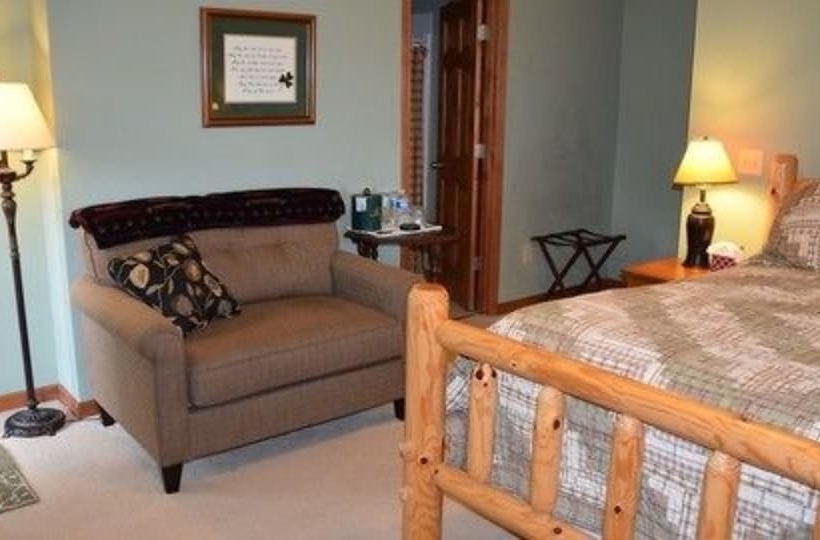 Long Mountain Lodge Bed & Breakfast