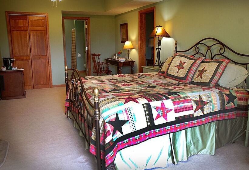 Long Mountain Lodge Bed & Breakfast