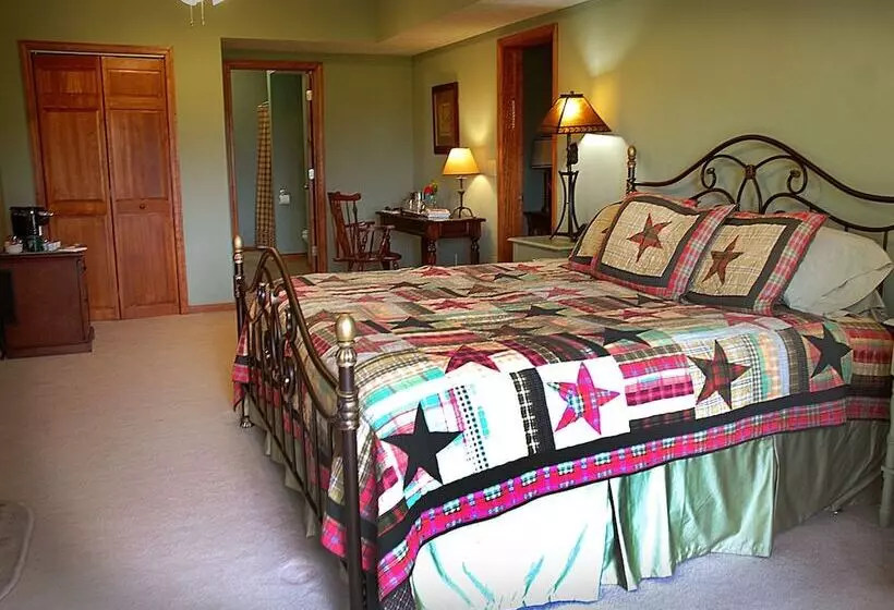 Long Mountain Lodge Bed & Breakfast