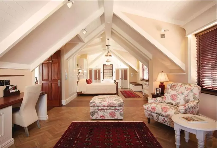 Majatalo St James Guesthouses