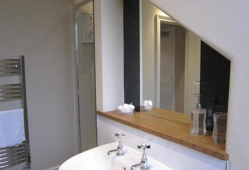 פנסיון The Dorchester Guest House