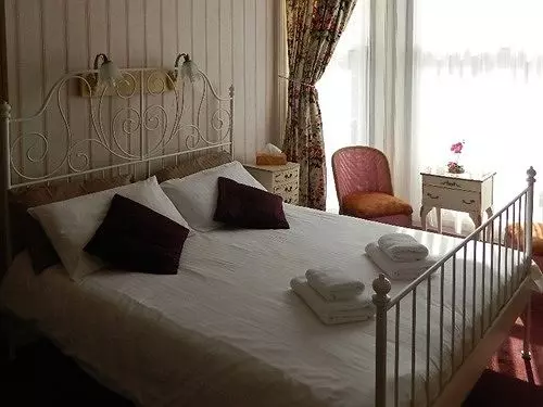 ペンション The Sherwood Guest House