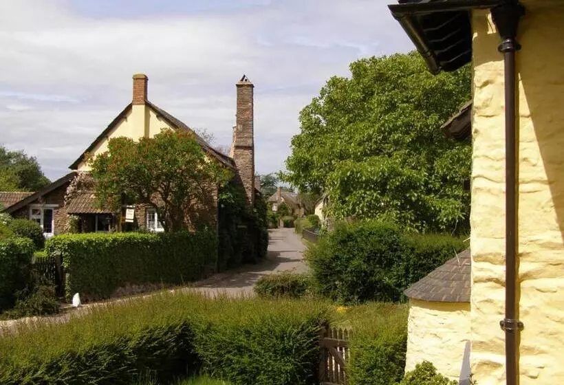 Majatalo Tudor Cottage