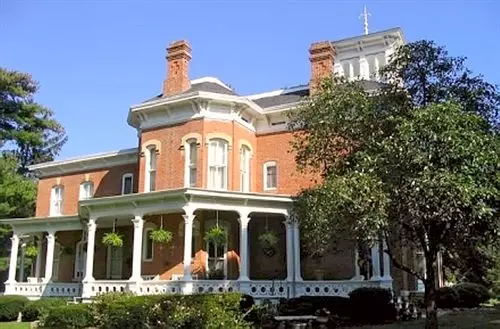 Pinehill Inn Bed & Breakfast