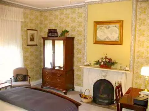 Pinehill Inn Bed & Breakfast