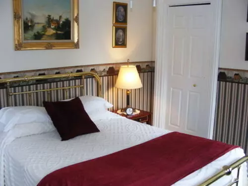 Pinehill Inn Bed & Breakfast