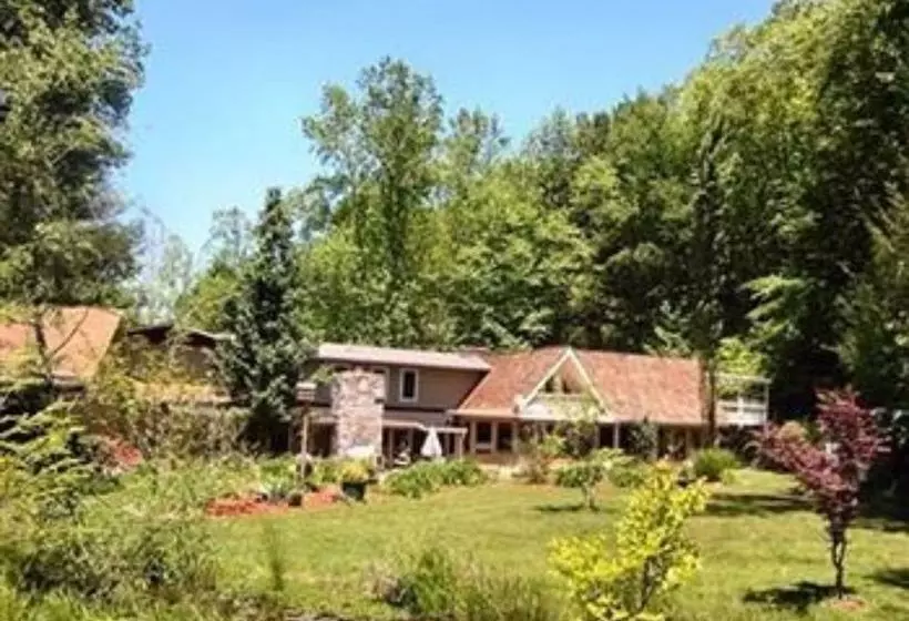 Rock Laurel Bed And Breakfast