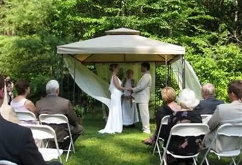 Rock Laurel Bed And Breakfast