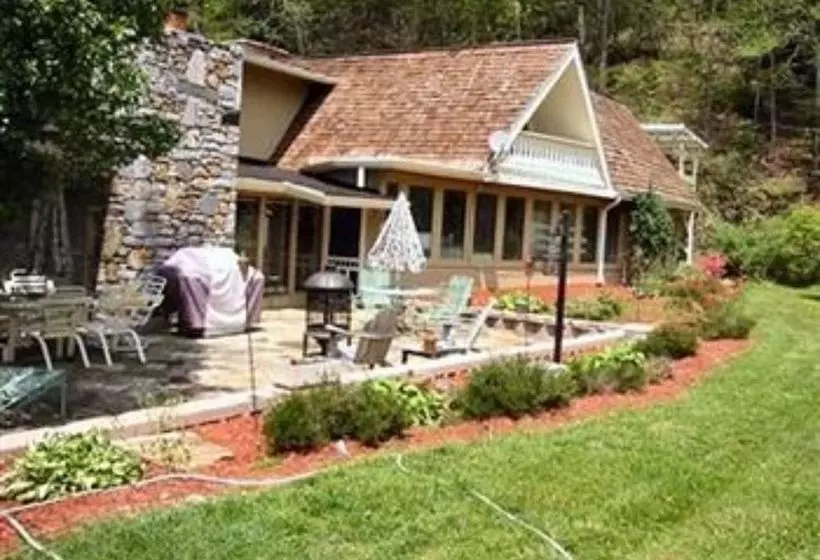 Rock Laurel Bed And Breakfast