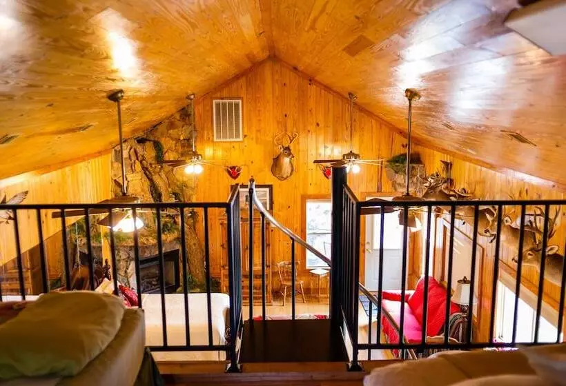 Shalom House Bed And Breakfast