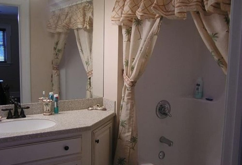 Shalom House Bed And Breakfast