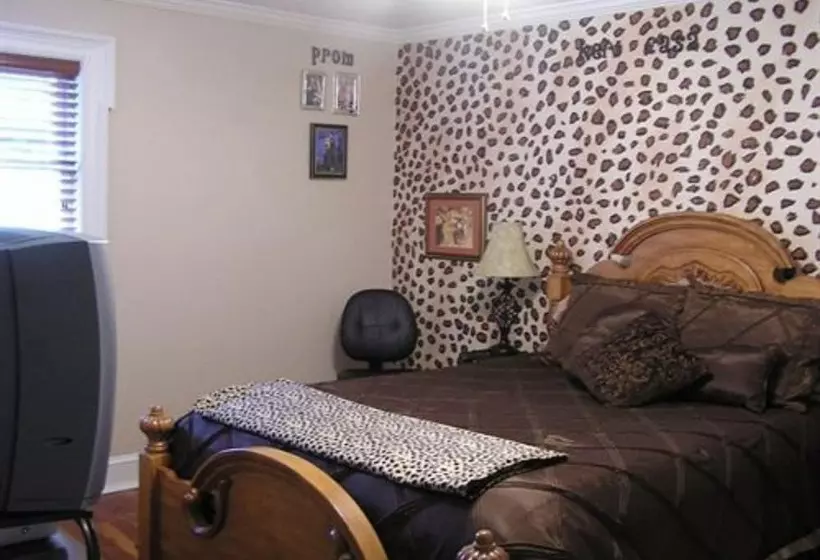 Shalom House Bed And Breakfast