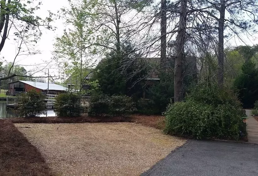 Shalom House Bed And Breakfast