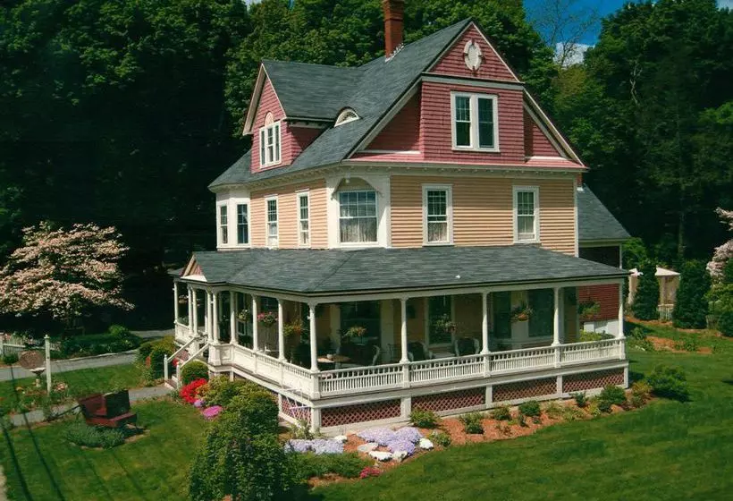 The Sleigh Maker Inn Bed And Breakfast