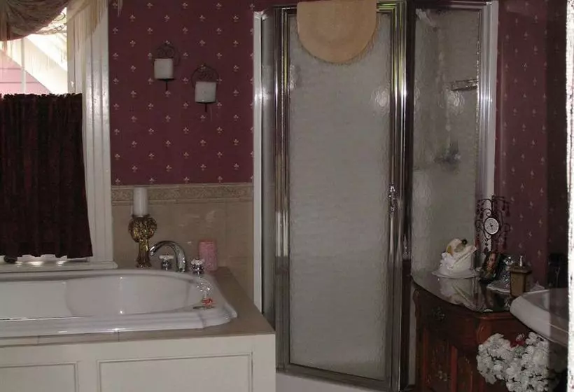 The Sleigh Maker Inn Bed And Breakfast