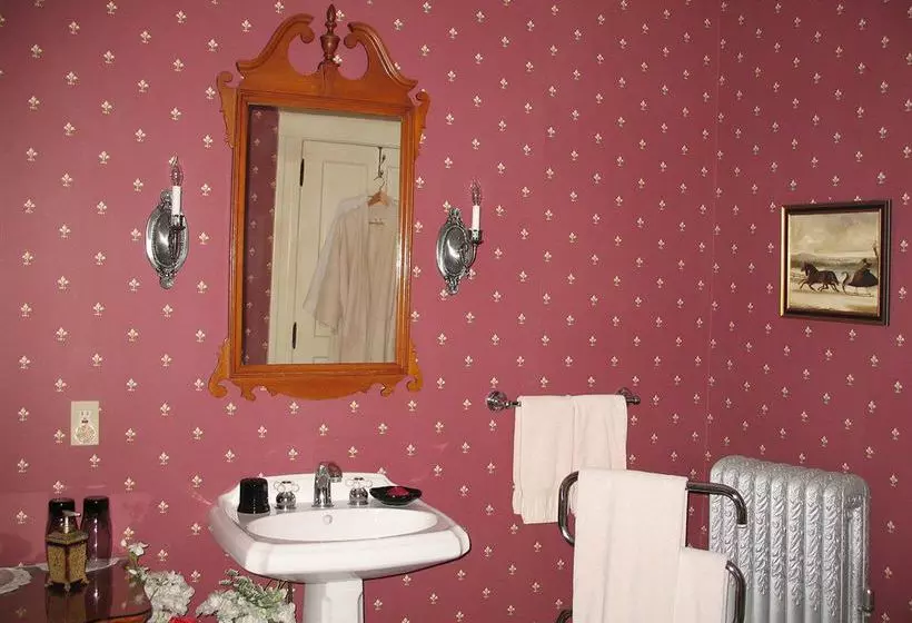 The Sleigh Maker Inn Bed And Breakfast