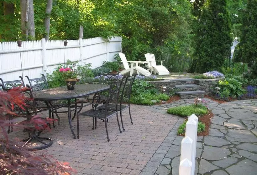 The Sleigh Maker Inn Bed And Breakfast