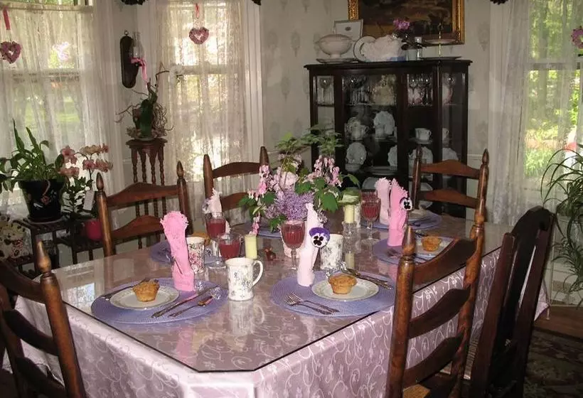 The Sleigh Maker Inn Bed And Breakfast