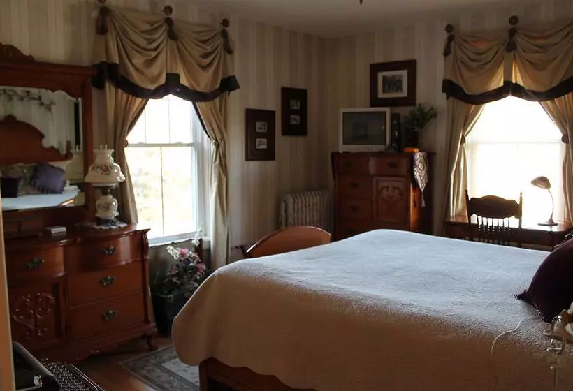 The Sleigh Maker Inn Bed And Breakfast